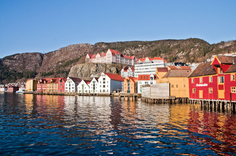 kolorowe domy nad zatoką Vågen w Bergen