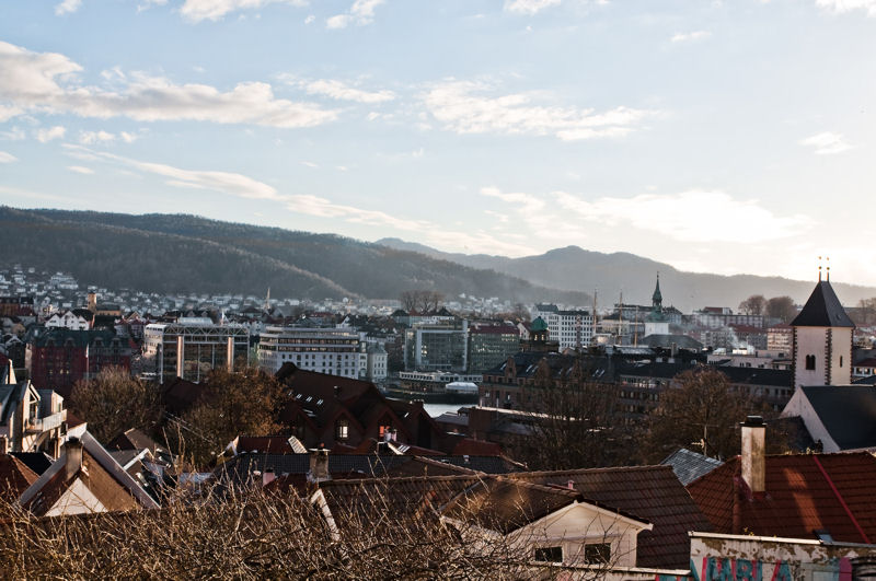 widok na miasto i góry w Bergen