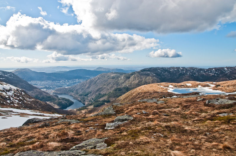 góra Ulriken, jezioro, panorama Bergen, Norwegia