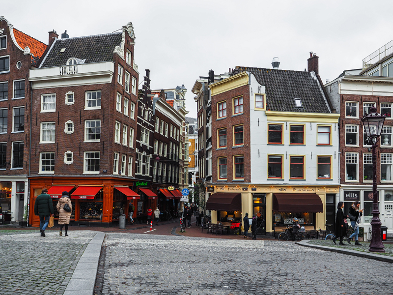 Amsterdam kolorowe kamienice domy 