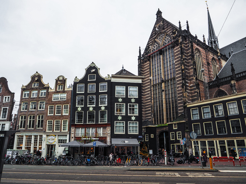 Amsterdam cegła kamienice kościół