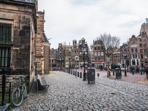 Amsterdam plac uliczka cegła